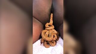 Girl squirts her ass on the sheets