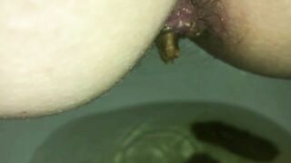 Woman releases shit while pissing in the bathtub