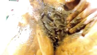Woman eats her own shit off her thighs