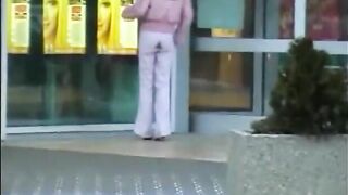Girl pisses on the side of the road in front of traffic