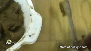 Bitch brushes her teeth with shit
