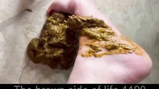 Girl plays with huge wet shit in her hand