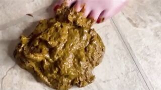 Girl plays with huge wet shit in her hand