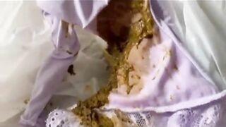 Girl plays with huge wet shit in her hand