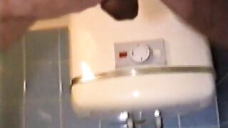 Woman takes a shit in the bathtub and spreads it all over herself