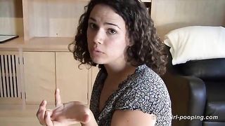 Latina with curly hair pooping