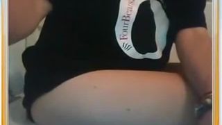 Chubby girl doing her first scat video