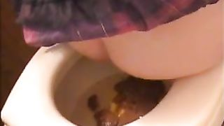 Small mix of the same babe shitting