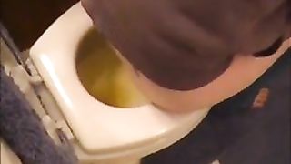 Small mix of the same babe shitting