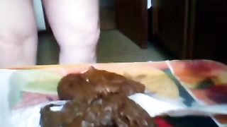 BBW babe shitting on a magazine