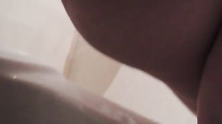 BBW babe records her fat pussy while peeing