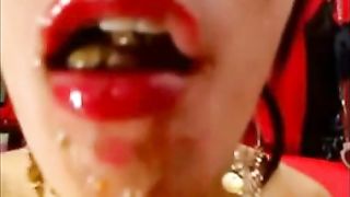 Thai cam girl scrapping and eating shit