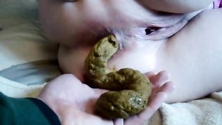 Chubby wife shitting on husband hands