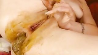 Vintage video of a sexy Russian babe smearing crap