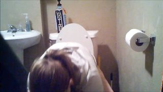 Hippie chick farting and peeing