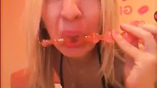 Webcam scat show with a sexy blonde
