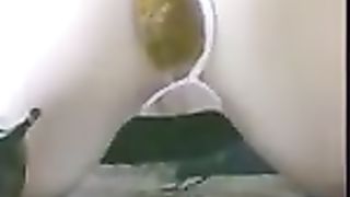 Chubby MILF shitting into her white pantyhose