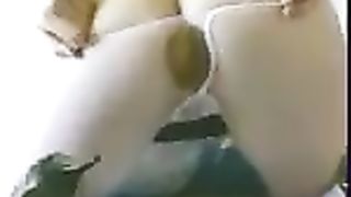 Chubby MILF shitting into her white pantyhose