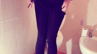 Chubby girl made her first scat video