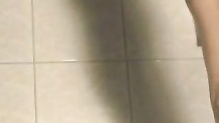 Chubby milf peeing with pressure in bathtub