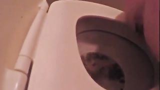 Sexy teen wiping her ass after pooping