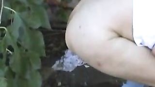 Mexican woman pooping in public