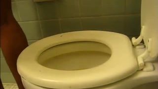 Double view of sexy latina shitting