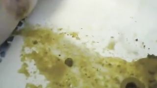 Yellow shit with pressure in bathtub