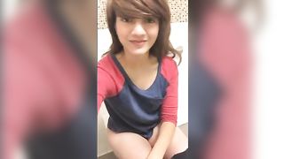 Sexy girl farting in her blue tight jeans