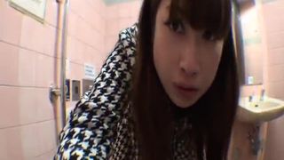 Hot girl pooping in unique way