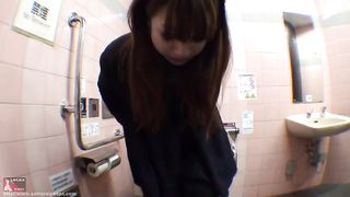 Hot girl pooping in unique way