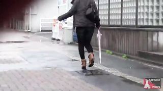 Sexy Chinese teen caught shitting in public