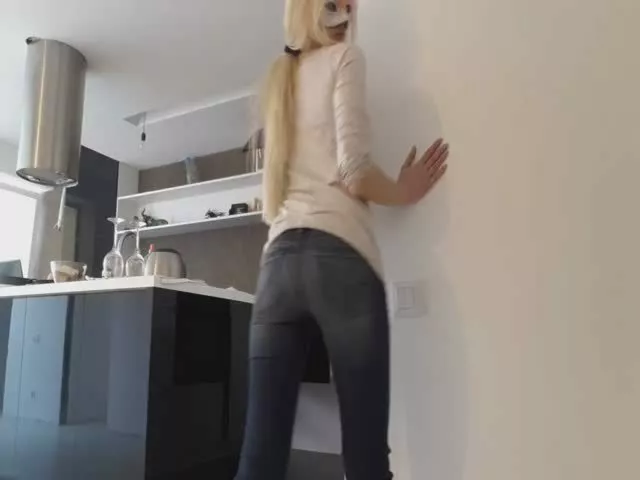 Amateur blonde teen pooping in tight jeans