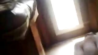 Amateur girl shaking her ass while pooping