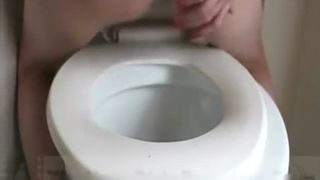 Bubble butt babe shitting in toilet