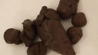 Amateur girl shitting in bathtub