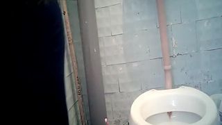 Amateur girl shitting over toilet easily