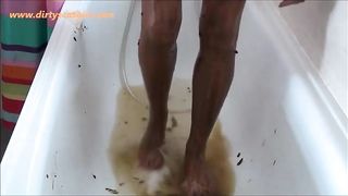 Mature woman covered herself with poop