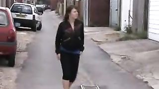 Sexy babe peeing in a garage