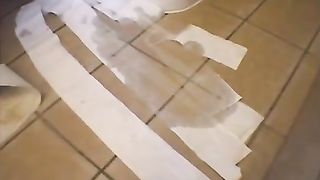 BBW girl wiping her ass