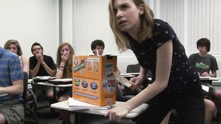 XPbICTA GIRL-MUST DEFECATE GIgANTA