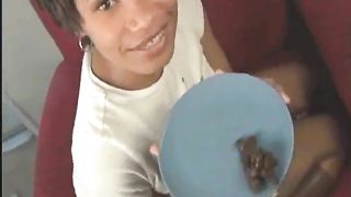 Black whore smears shit on her ass