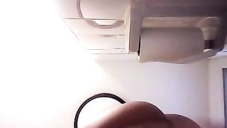 Amateur girl with a big ass pooping