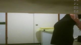 Spying on a hot milf that's pooping