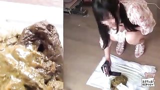 Sexy girl caught shitting