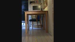 Amateur babe shitting in kitchen