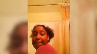 Ebony girl records herself shitting