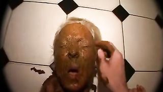 Fingering her pussy while eating poop