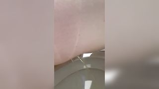 Amateur girl with big ass pooping
