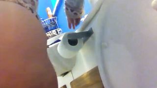 She records her fat ass in close up